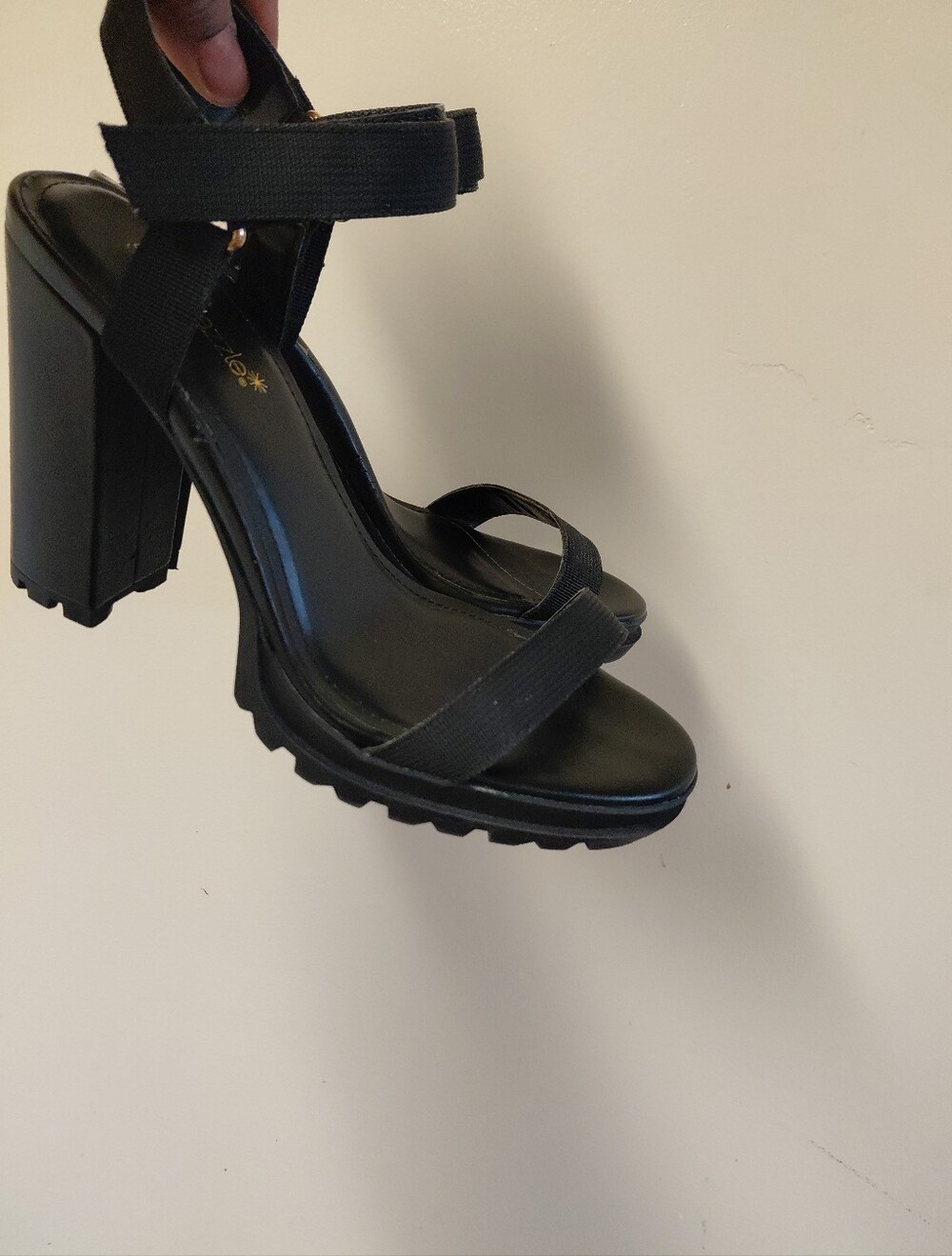 Shoe Dazzle Black Chunky Strappy Slingback Heels Sandals Size 8.5